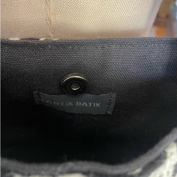 Antik Batik Black & White Wool Embroidered Leaves Large Tote Bag - Picture 7 of 7